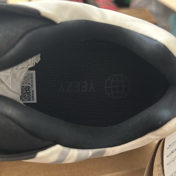 AUTHENTIC YEEZY MNVN 700, MENS 7.5. WMNS 8/8.5 NWT - Picture 9 of 15